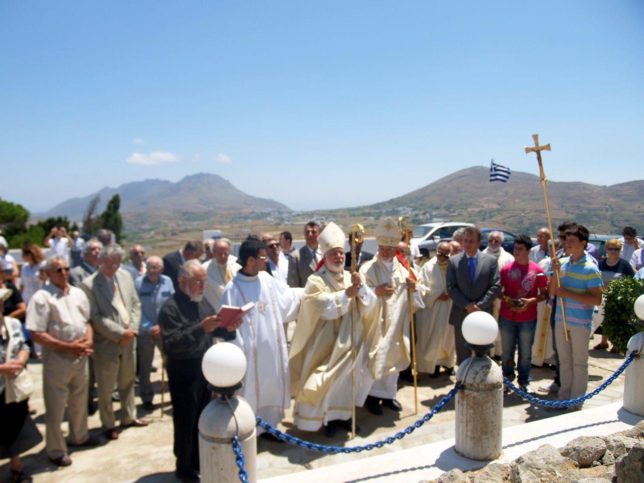 Το άγαλμα του Ιησού της Ιερής καρδιάς στο ομώνυμο μοναστήρι του Εξώμβουργου